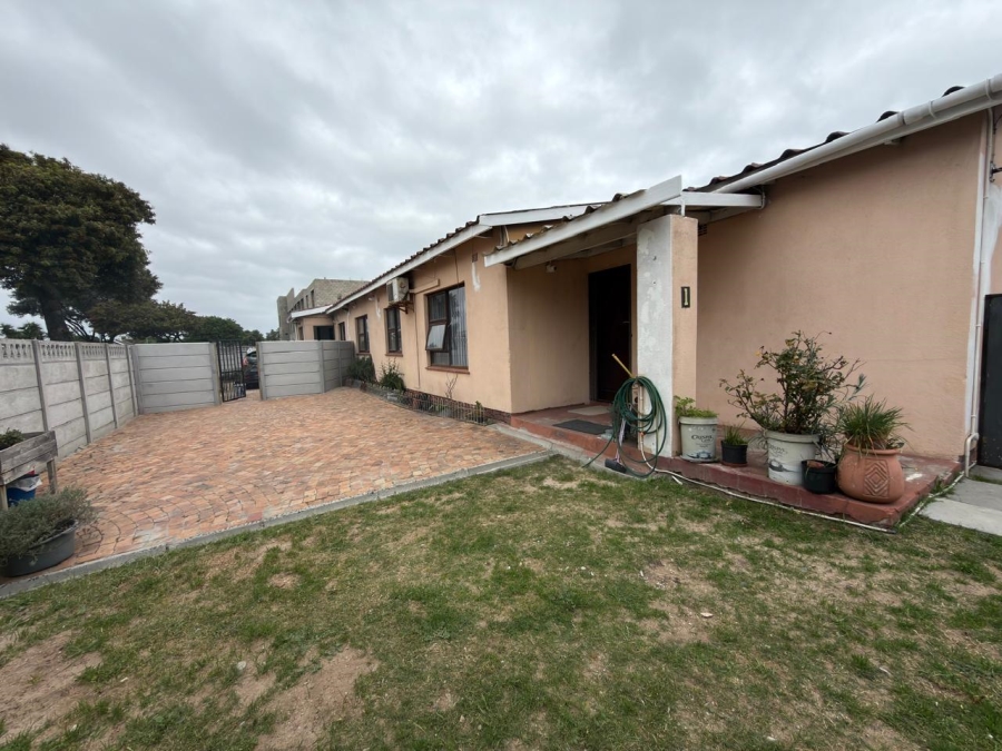 3 Bedroom Property for Sale in Sanddrift Western Cape
